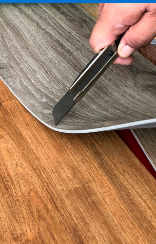 Cómo aplicar correctamente el pegamento para piso vinílico?