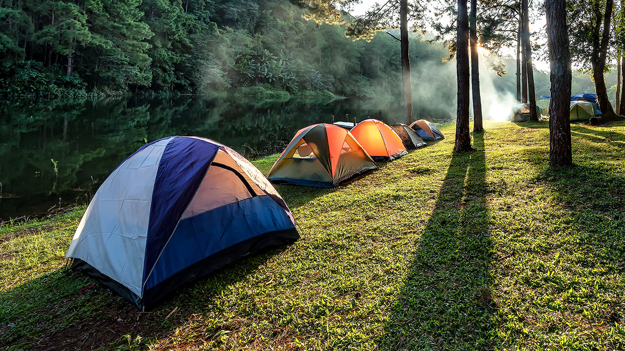 9 accesorios infaltables para ir de campamento