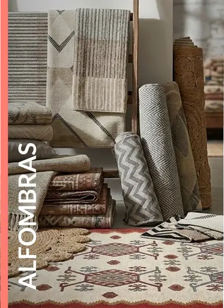 Colección de alfombras tejidas con patrones geométricos y texturas naturales.