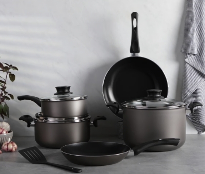 Baterías de cocina, ollas, sartenes, teteras y más