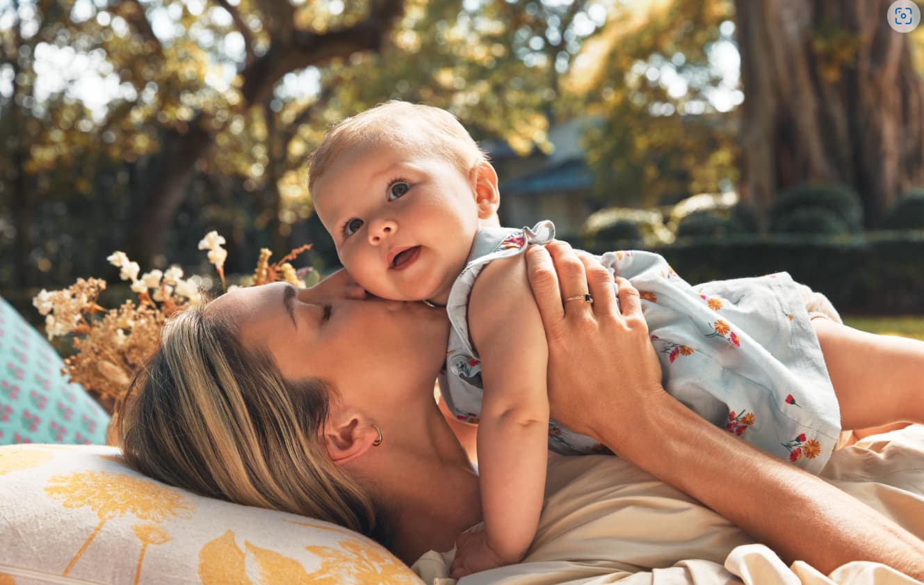 vestir a una bebe recién nacida