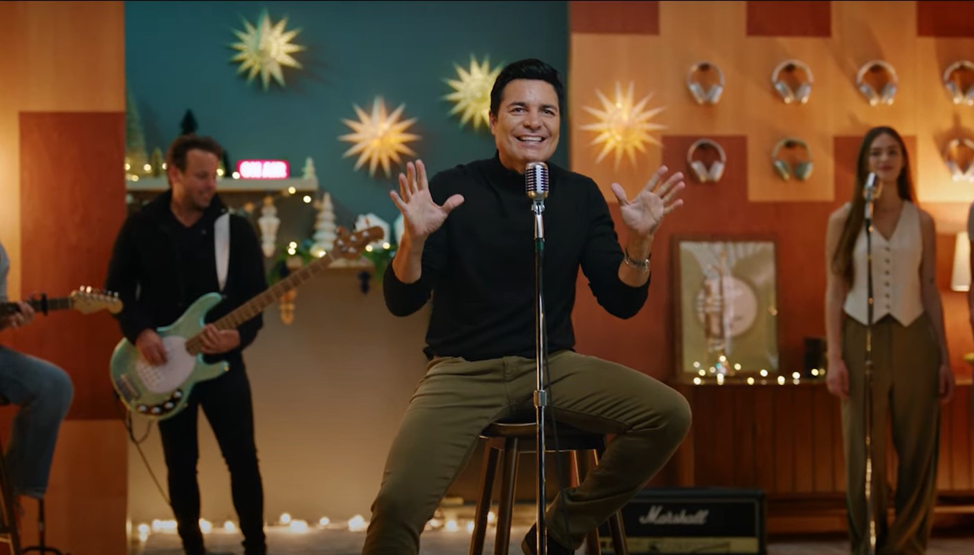 chayanne cantando feliz navidad para todos